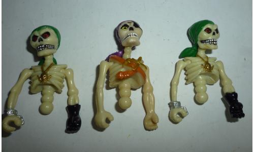 3x Bonecos Caveiras Capit�o Gancho